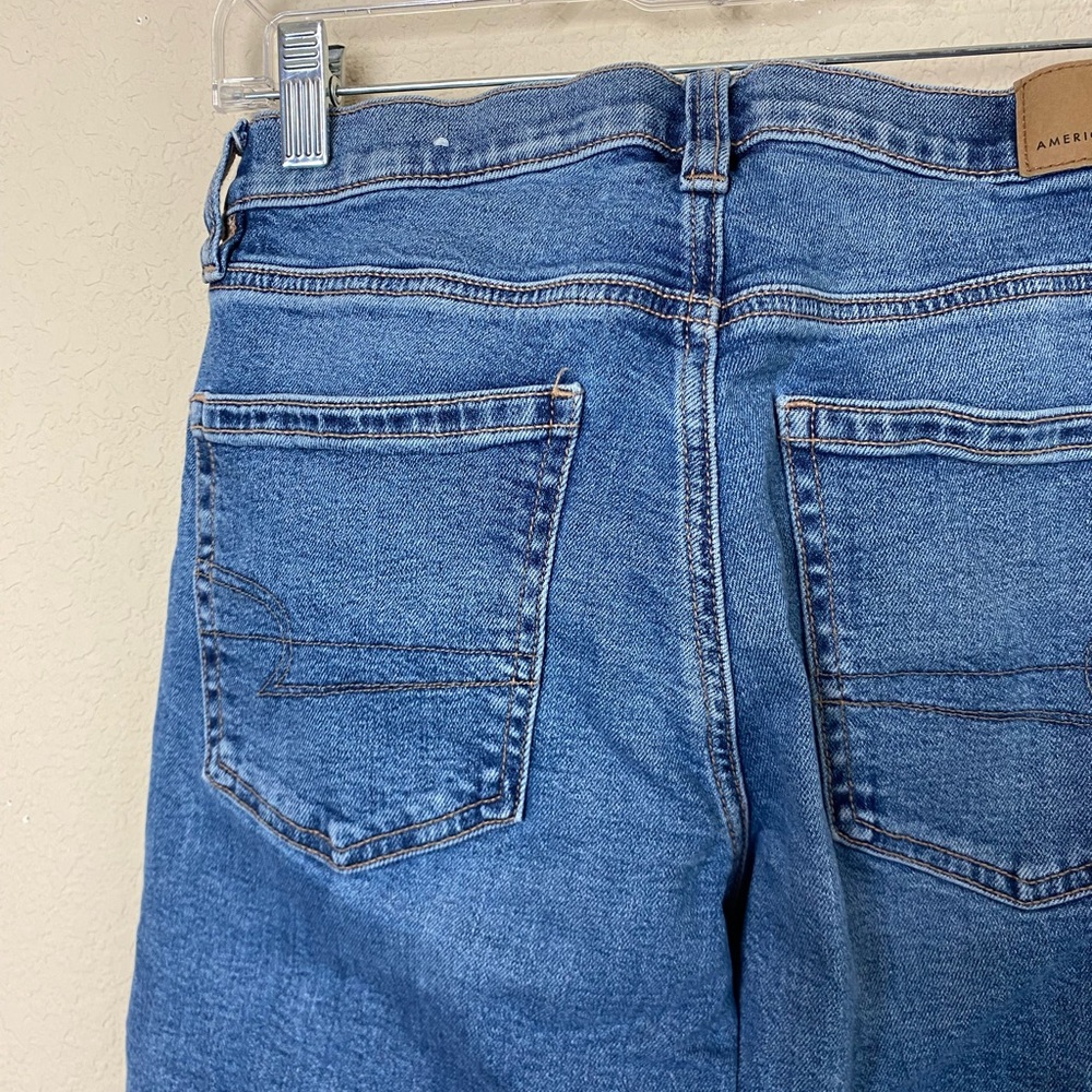 American Eagle 90’s Straight Medium Wash High Rise Relaxed Jeans Size 2 - Picture 8 of 14